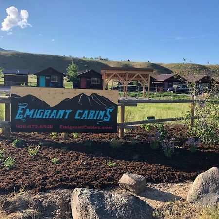 Emigrant Cabins Bagian luar foto